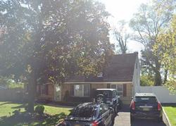 Pre-foreclosure Listing in EDGEWOOD AVE FARMINGVILLE, NY 11738
