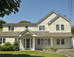 Pre-foreclosure in  COUNTRY GREENS DR Holtsville, NY 11742