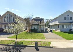 Pre-foreclosure in  BEACH DR Merrick, NY 11566