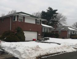Pre-foreclosure Listing in BIRCHWOOD PARK DR SYOSSET, NY 11791