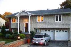 Pre-foreclosure Listing in LINDRON AVE SMITHTOWN, NY 11787