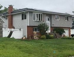 Pre-foreclosure Listing in RIVIERA PKWY LINDENHURST, NY 11757
