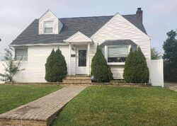 Pre-foreclosure in  PARK AVE Uniondale, NY 11553