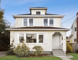 Pre-foreclosure in  W WINDSOR PKWY Oceanside, NY 11572