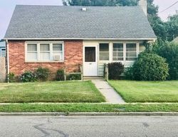 Pre-foreclosure Listing in PARKDALE DR NORTH BABYLON, NY 11703