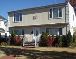 Pre-foreclosure in  MEADOW DR Albertson, NY 11507