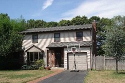 Pre-foreclosure Listing in GAINSBOROUGH RD HOLBROOK, NY 11741