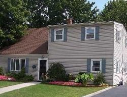 Pre-foreclosure in  HEMLOCK LN Levittown, NY 11756