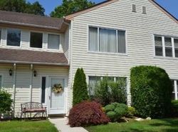 Pre-foreclosure Listing in DARI DR HOLBROOK, NY 11741