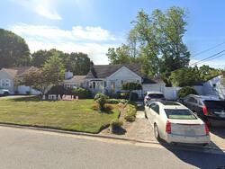 Pre-foreclosure in  11TH ST West Babylon, NY 11704