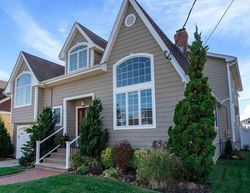Pre-foreclosure in  RIVERSIDE DR Wantagh, NY 11793