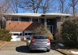 Pre-foreclosure Listing in SUGAR MAPLE DR ROSLYN, NY 11576