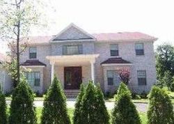 Pre-foreclosure in  SNAPDRAGON LN Roslyn Heights, NY 11577