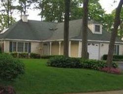 Pre-foreclosure in  SUNFLOWER LN Islandia, NY 11749
