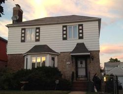 Pre-foreclosure Listing in 190TH ST FRESH MEADOWS, NY 11366