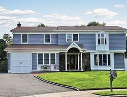  Canterbury Ct, Oakdale NY