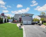 Pre-foreclosure in  AVON PL West Islip, NY 11795