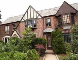 Pre-foreclosure Listing in GROTON ST FOREST HILLS, NY 11375