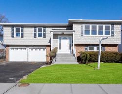 Pre-foreclosure in  BROADFIELD PL Glen Cove, NY 11542