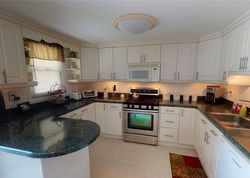 Pre-foreclosure Listing in SERPENTINE LN ISLANDIA, NY 11749