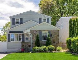 Pre-foreclosure Listing in LINDEN PL GLEN HEAD, NY 11545