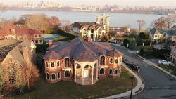 Pre-foreclosure in  CRESCENT WAY Fort Lee, NJ 07024