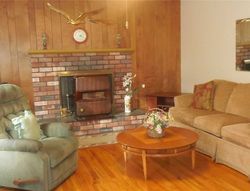 Pre-foreclosure Listing in TYLER AVE MILLER PLACE, NY 11764