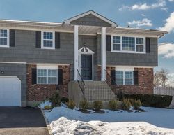 Pre-foreclosure Listing in MOTOR AVE FARMINGDALE, NY 11735