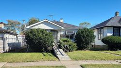 Pre-foreclosure in  WINCHESTER AVE Harvey, IL 60426