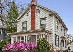 Pre-foreclosure in  LINDEN AVE Wilmette, IL 60091