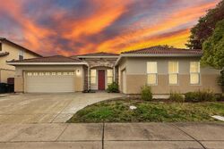 Pre-foreclosure in  LENGA WAY Sacramento, CA 95835