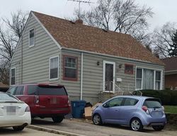 Pre-foreclosure in  ALGONQUIN ST Joliet, IL 60432