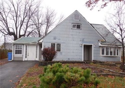  Arbor Ln, Levittown PA
