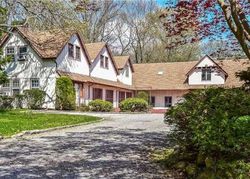 Pre-foreclosure in  FOXHUNT CRES Syosset, NY 11791