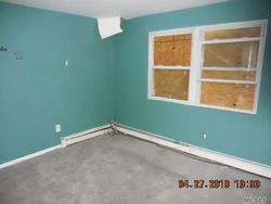  Pleasantview Ct, Copiague NY