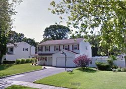 Pre-foreclosure in  TALL PINES LN Nesconset, NY 11767