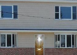 S 15th St, Lindenhurst NY