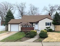 Pre-foreclosure in  DURHAMOC LN North Babylon, NY 11703