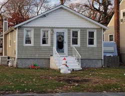 Pre-foreclosure in  TEXAS ST Lindenhurst, NY 11757