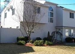 Pre-foreclosure in  ISLAND ST Plainview, NY 11803
