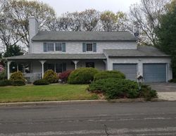 Pre-foreclosure in  DEERA LN Farmingville, NY 11738