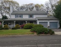 Pre-foreclosure Listing in DEERA LN FARMINGVILLE, NY 11738