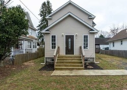 Pre-foreclosure Listing in OAK ST AMITYVILLE, NY 11701