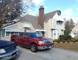 Pre-foreclosure in  GREENLAWN CT Hempstead, NY 11550