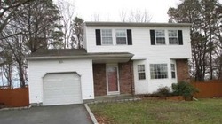 Pre-foreclosure in  APPEL DR E Shirley, NY 11967