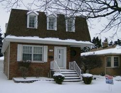 Pre-foreclosure in  S AVERS AVE Evergreen Park, IL 60805