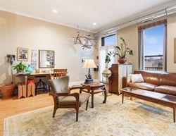 Pre-foreclosure in  W LAWRENCE AVE  Chicago, IL 60640