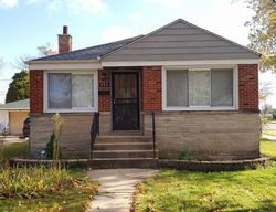 Pre-foreclosure in  49TH AVE Bellwood, IL 60104