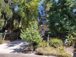 Pre-foreclosure in  BIG BRIAR WAY La Canada Flintridge, CA 91011