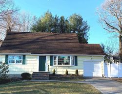 Pre-foreclosure in  BRIARCLIFF DR East Norwich, NY 11732